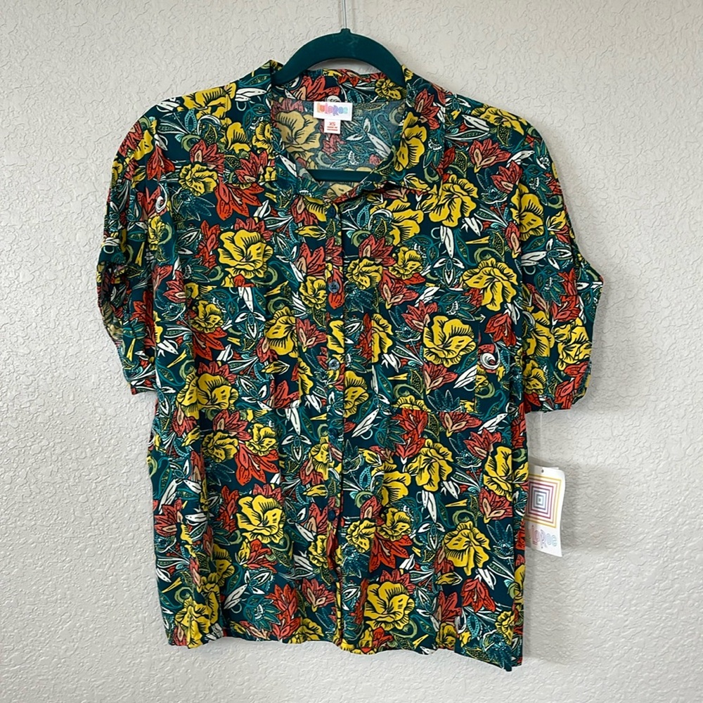 LuLaRoe Amy button front top. Women’s XS. NWT. tropical, green, yellow, orange